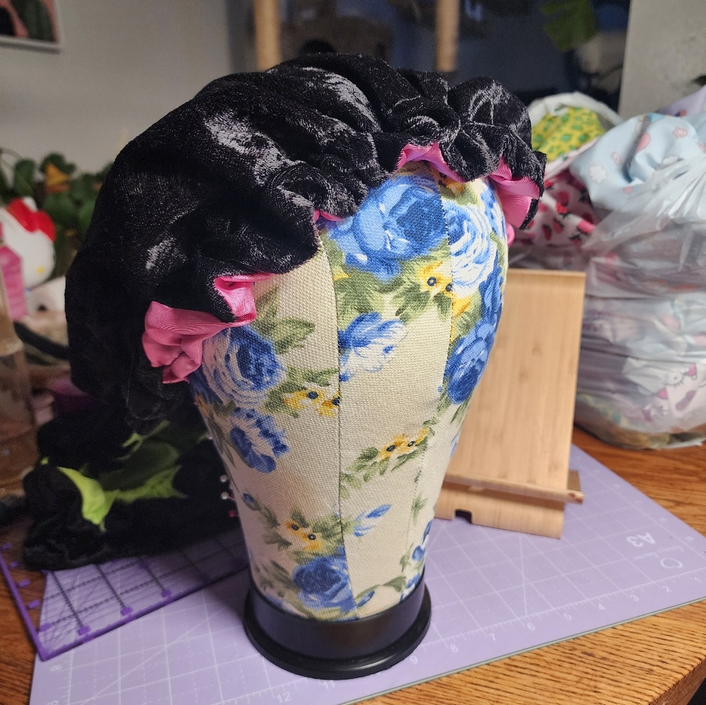Velvet Bonnet